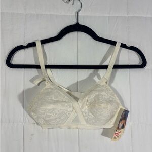 VINTAGE Deadstock Playtex Cross Your Heart Smooth Lace Bra 32B White Retro NWT.